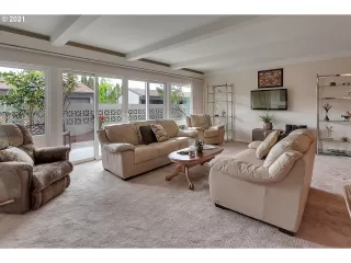 Photo #5: 21256395 Listing