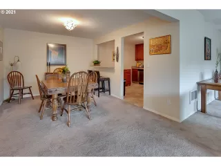 Photo #6: 21256395 Listing