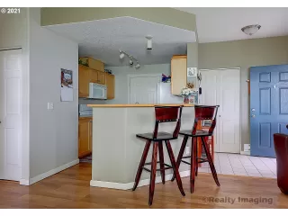 Photo #5: 21256689 Listing