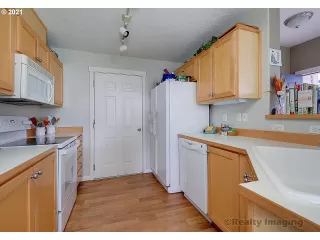 Photo #6: 21256689 Listing