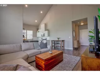 Photo #2: 21256954 Listing