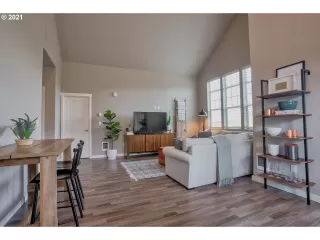 Photo #4: 21256954 Listing