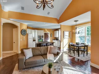 Photo #4: 21257513 Listing