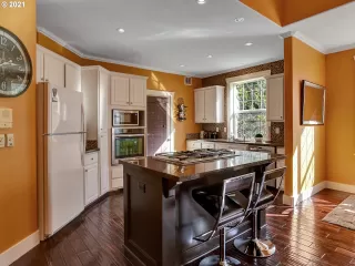 Photo #6: 21257513 Listing