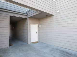 Photo #4: 21257677 Listing