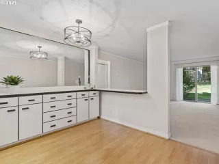 Photo #4: 21258641 Listing 