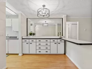 Photo #5: 21258641 Listing 