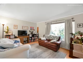 Photo #4: 21260279 Listing