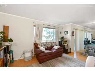 Photo #6: 21260279 Listing