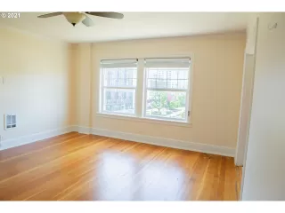 Photo #5: 21260475 Listing