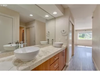 Photo #3: 21260584 Listing