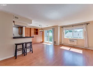 Photo #6: 21260584 Listing