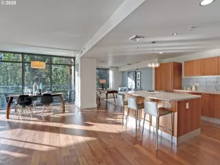 Photo #2: 21261653 Listing