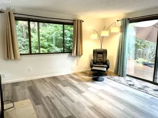 Photo #4: 21261890 Listing