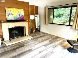 Photo #5: 21261890 Listing