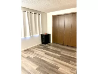 Photo #6: 21261890 Listing