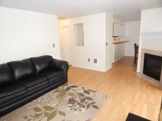 Photo #3: 21262151 Listing