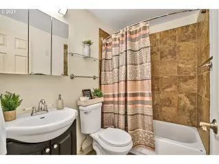 Photo #6: 21262369 Listing