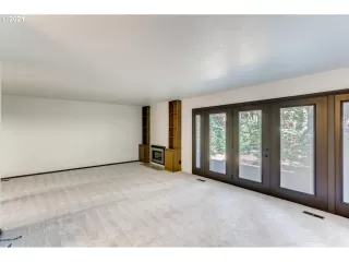 Photo #5: 21262521 Listing