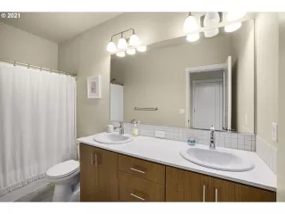 Photo #6: 21262607 Listing