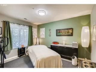 Photo #5: 21262646 Listing