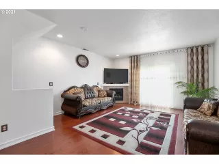 Photo #4: 21262717 Listing