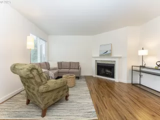 Photo #2: 21263672 Listing