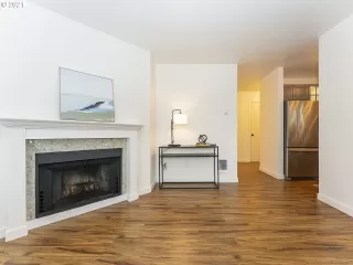 Photo #4: 21263672 Listing