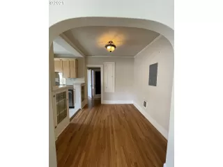 Photo #5: 21263845 Listing