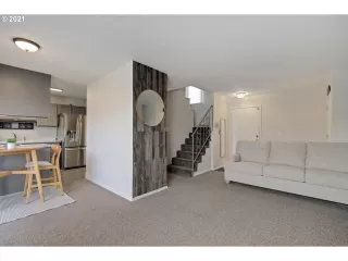 Photo #5: 21265366 Listing