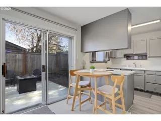 Photo #6: 21265366 Listing