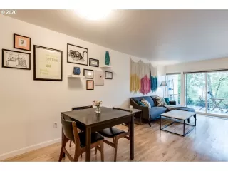 Photo #6: 21266688 Listing