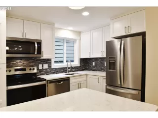 Photo #5: 21266856 Listing