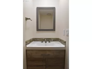 Photo #6: 21266856 Listing