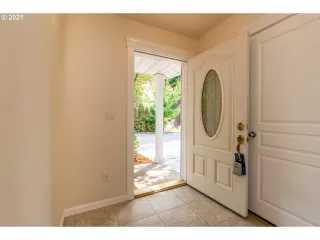 Photo #4: 21267158 Listing