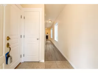 Photo #5: 21267158 Listing