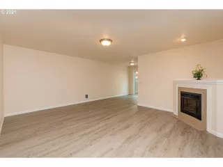 Photo #6: 21267158 Listing