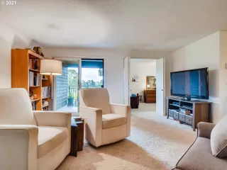 Photo #6: 21268362 Listing