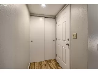 Photo #5: 21269257 Listing