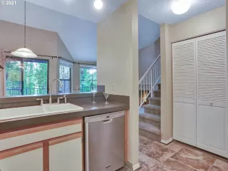 Photo #4: 21270553 Listing