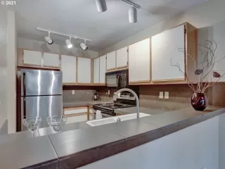 Photo #5: 21270553 Listing