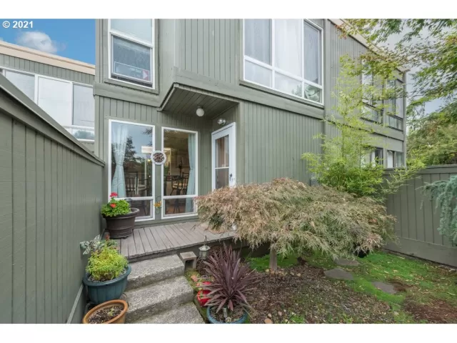 MLS: 21271532 Condo For Sale