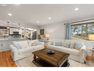 Photo #2: 21271586 Listing