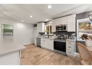 Photo #5: 21271586 Listing