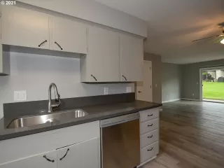 Photo #3: 21271845 Listing