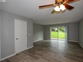 Photo #4: 21271845 Listing