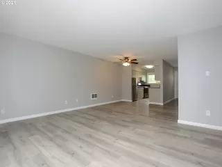 Photo #6: 21271845 Listing