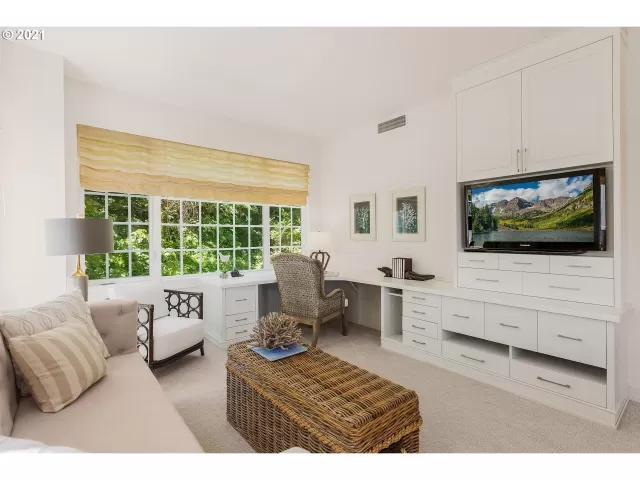 MLS: 21272316 Condo For Sale