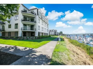 Photo #2: 21272896 Listing