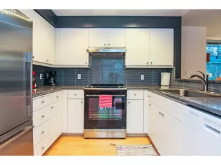 Photo #5: 21273385 Listing